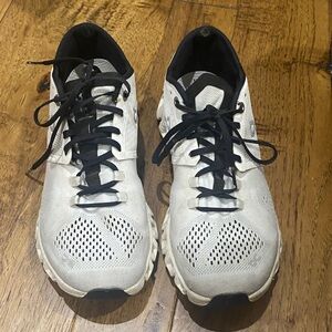 Womens On Cloud C3 White and Black Athletic Shoes
